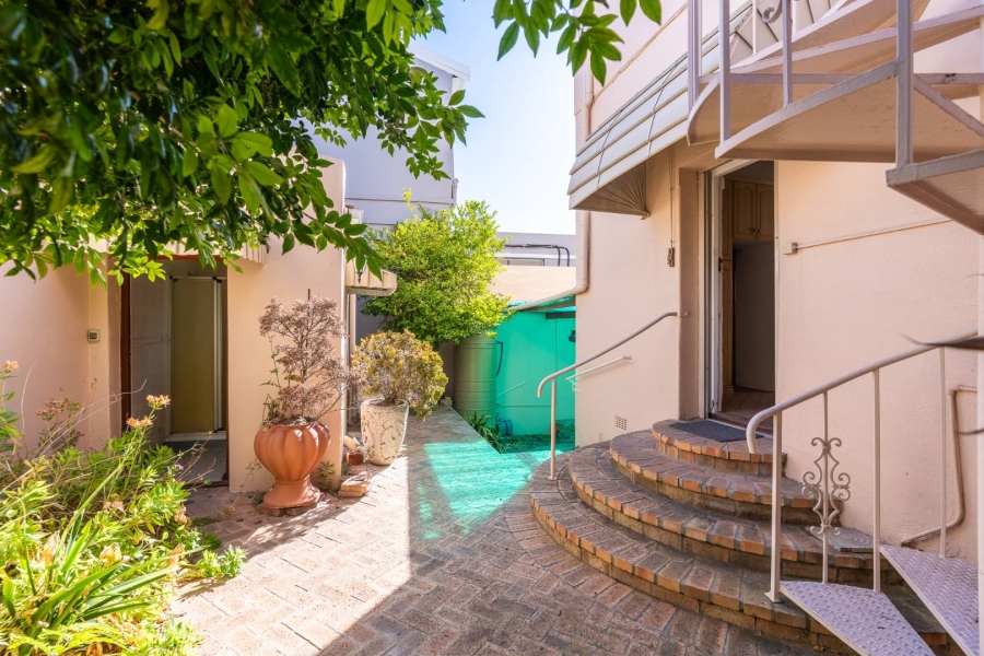 4 Bedroom Property for Sale in Bantry Bay Western Cape